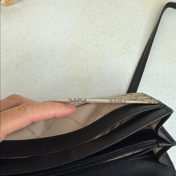 Michael Kors Jet Set Luggage Wallet on a Chain MK Signature Crossbody Bag - Picture 13 of 14